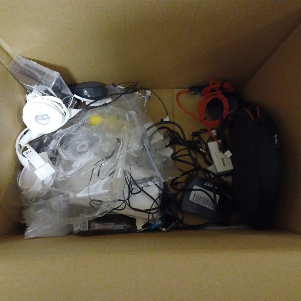 BOX OF APPROX 14 ITEMS TO INCLUDE - KITSOUND NOVA WIRED EARPHONES - SCUF PADDLES - M170 ECT