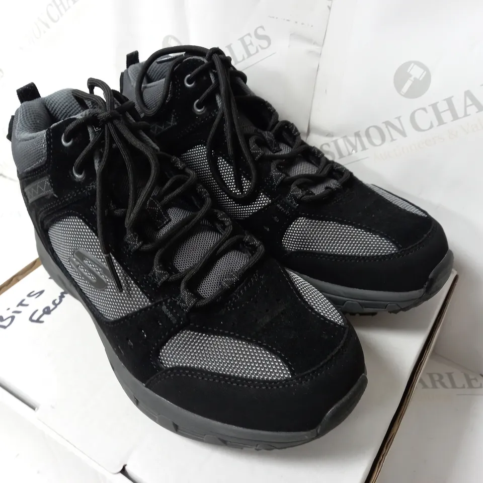 SKECHERS MEN'S OAK CANYON MID TOP LACE BOOT (BLACK)