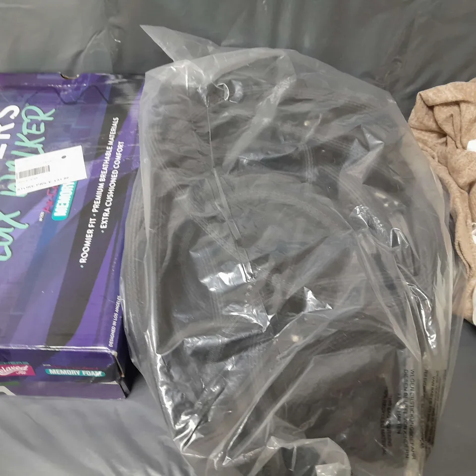 LARGE BOX OF APPROXIMATELY 10 ASSORTED HOUSEHOLD ITEMS TO INCLUDE CLOTHING , SHOES , ETC 