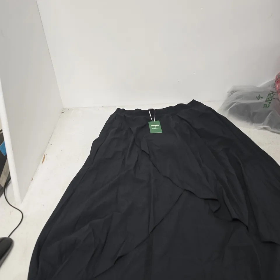 BOX OF APPROXIMATELY 20 ASSORTED ITEMS TO INCLUDE: HALARA SKIRT