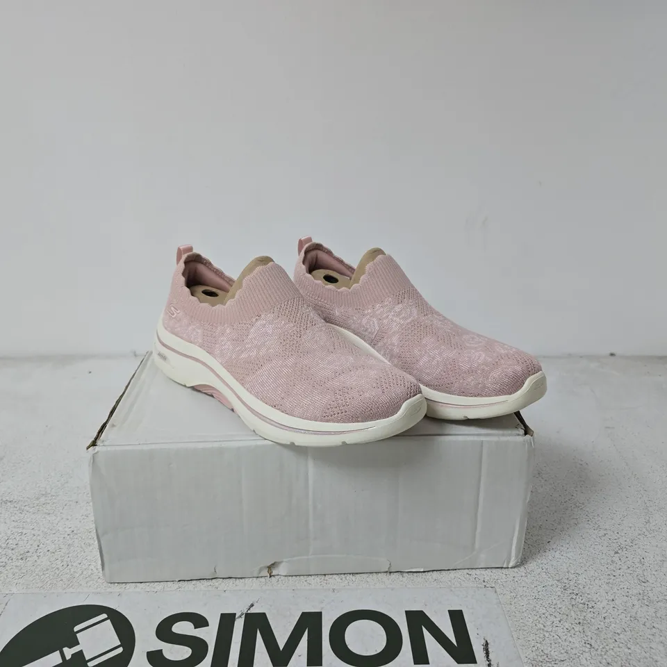 SKECHERS MAUVE TRAINERS SIZE 7 BOXED