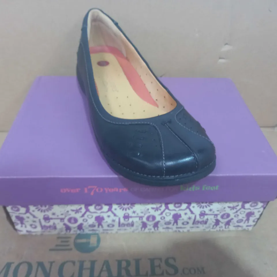 BOXED PAIR OF CLARKS UNSTRUCTURED SLIP ON SHOES IN BLACK SIZE UNSPECIFIED