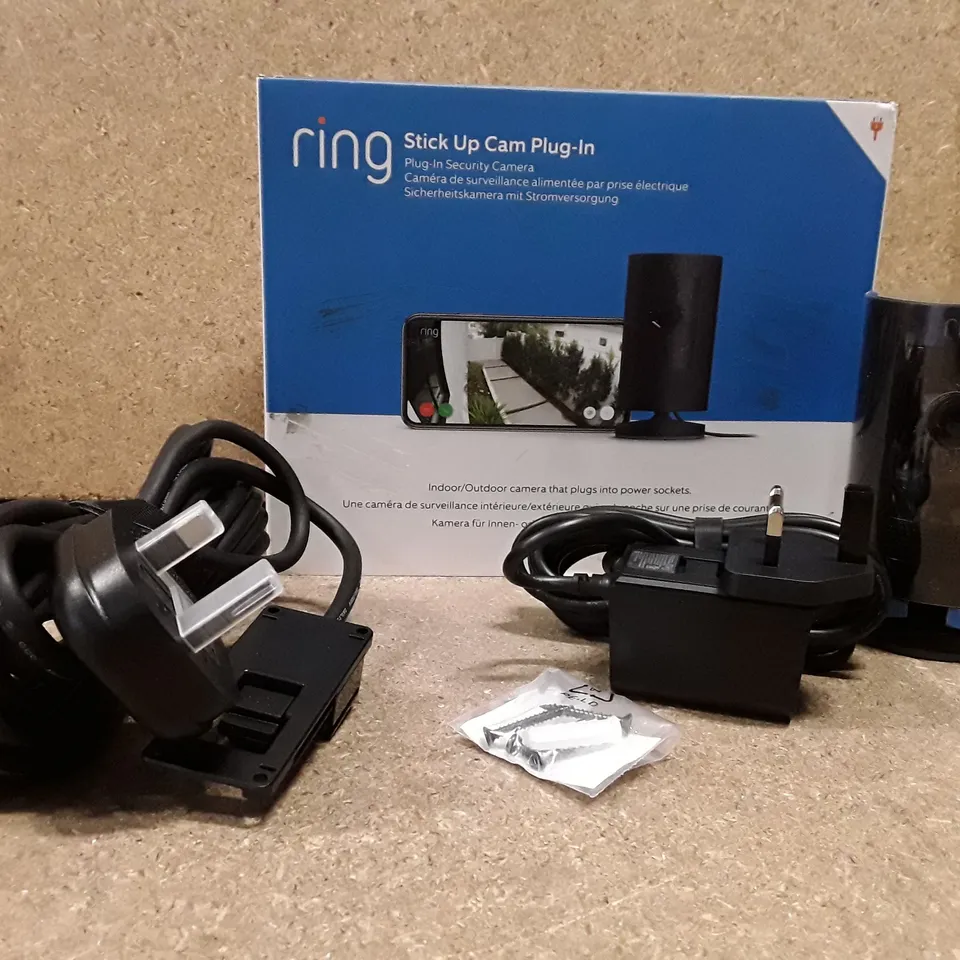 BOXED RING STICK UP CAM PLUG-IN 
