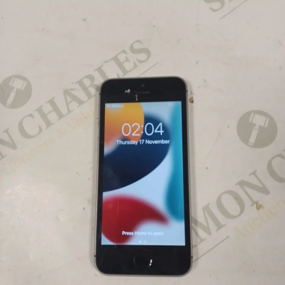 APPLE IPHONE SE SMARTPHONE 