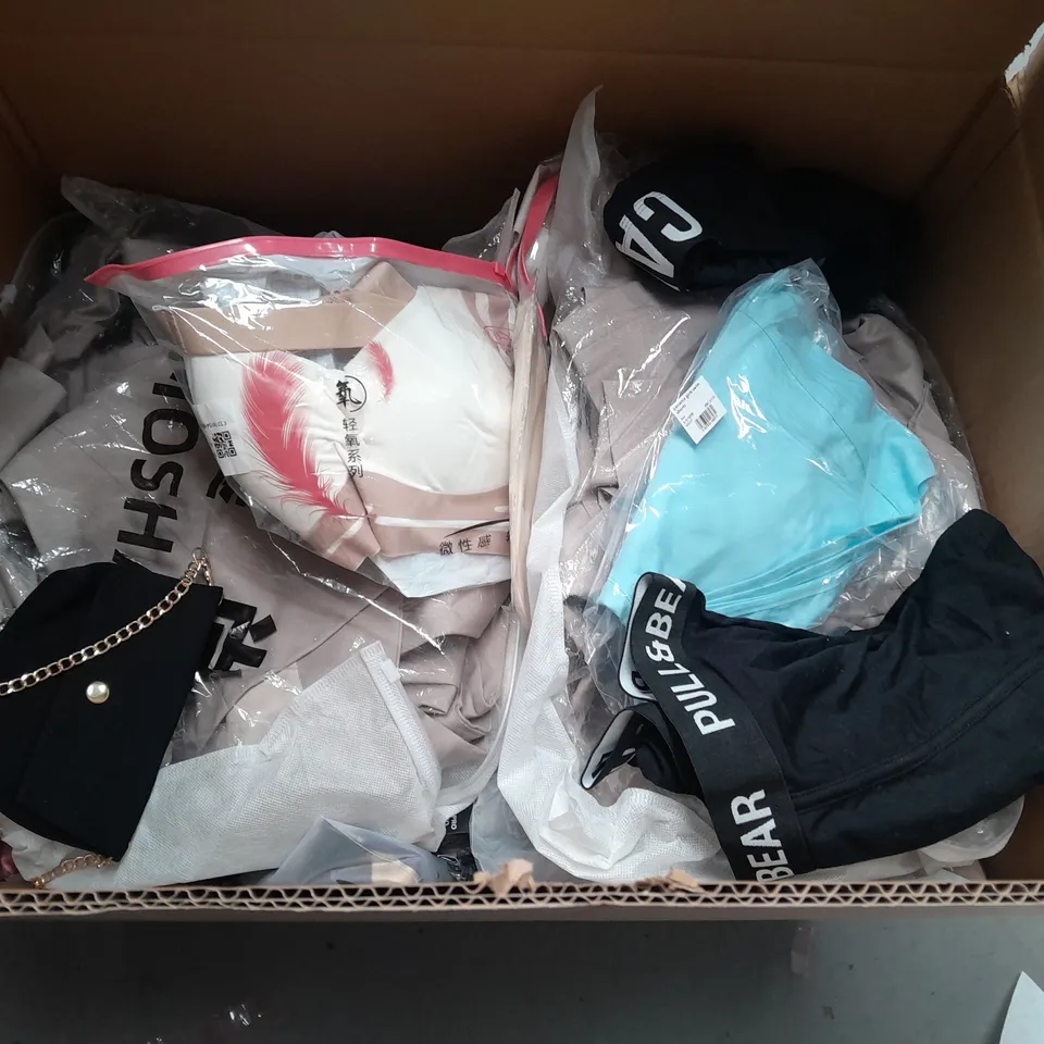 LARGE QUANTITY OF ASSORTED CLOTHING ITEMS TO INCLUDE PRIMARK, NEW LOOK AND ASOS
