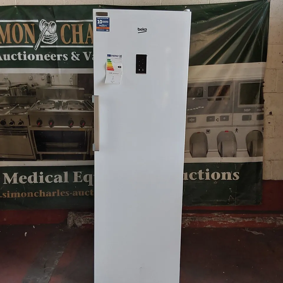 BEKO PRO HARVESTFRESH LNP4686LVW TALL FRIDGE - WHITE