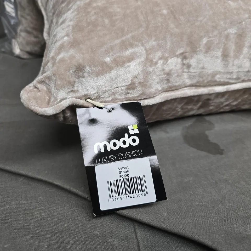 LOT OF 3 MODO VELEVET 45X45CM FILLED CUSHIONS IN STONE