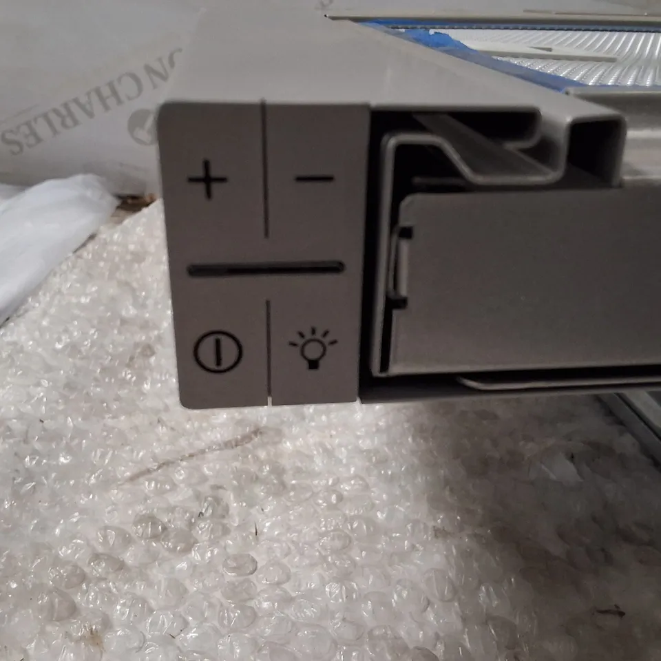 UNBOXED BSH KITCHEN EXTRACTOR HOOD (HBDLNB1V) – STAINLESS STEEL