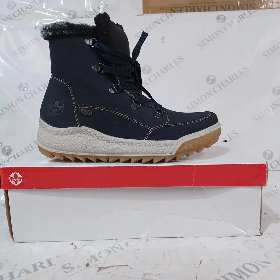 BOXED PAIR OF RIEKER WATER RESISTANT WARM HIKER BOOTS, NAVY - SIZE 5
