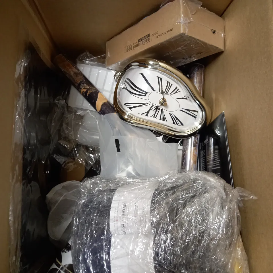 BOX OF APPROXIMATELY 15 ASSORTED HOUSEHOLD ITEMS TO INCLUDE KITCHEN UTENSILS SET, LID HOLDERS, RIDERS HELMET ETC
