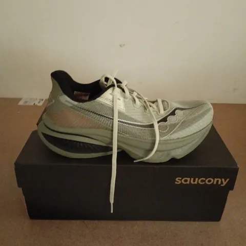 BOXED PAIR OF SAUCONY ENDORPHIN AZURA TRAINERS IN SAGE - UK 8.5