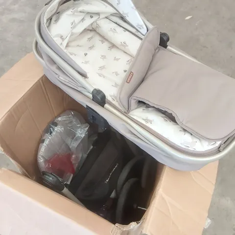 BOXED COSATTO GIGGLE 4 CAR SEAT BUNDLE TRAVEL SYSTEM WITH TOTE I-SIZE CAR SEAT AND ADAPTORS - LOLLOP