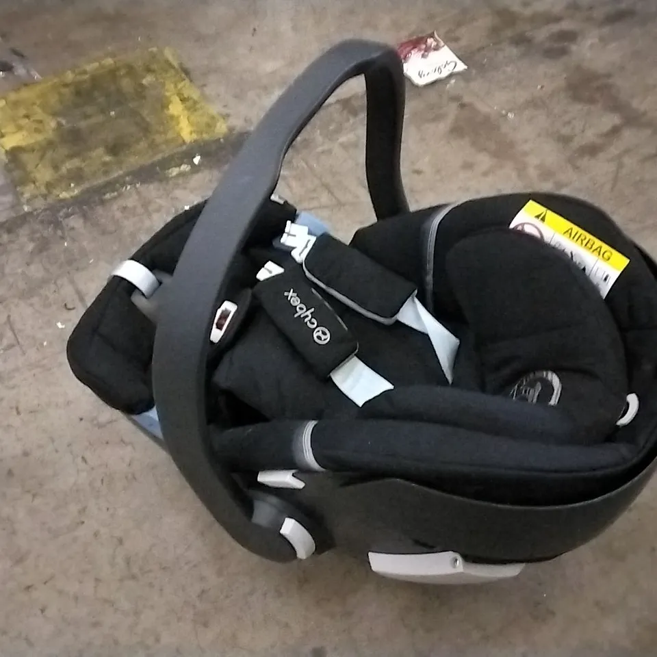 CYBER BLACK BABY CAR SEAT