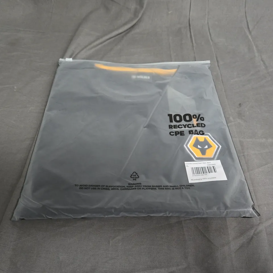 BAGGED ESSENTIALS WOLVES FC T-SHIRT SIZE XL