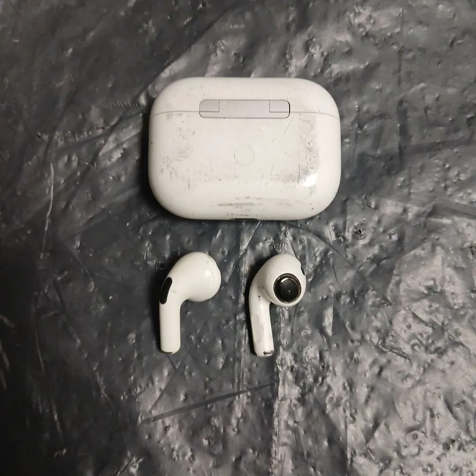 AIRPODS WIRELESS EARBUDS WITH CHARGING CASE - WHITE