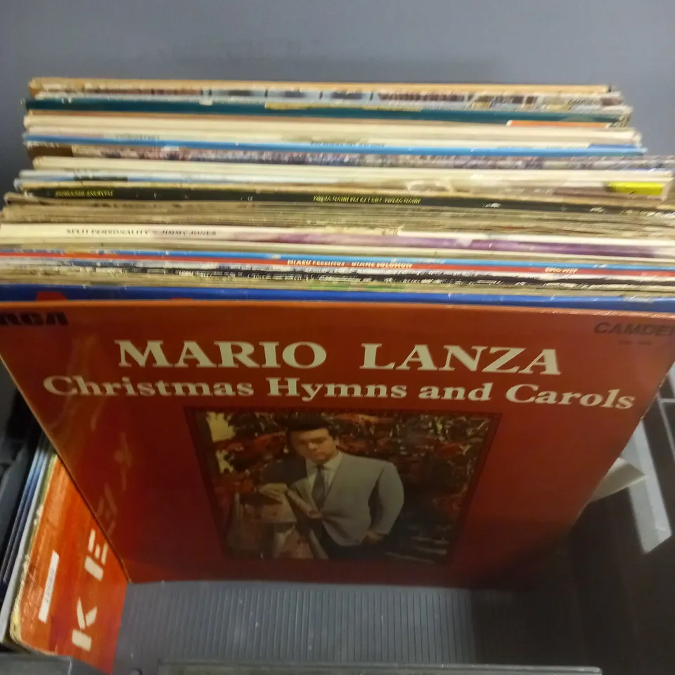 LOT OF APPROXIMATELY 50 ASSORTED VINYLS TO INCLUDE SHIRLEY BASSEY, MARIO LANZA AND PIPES AND DRUMS