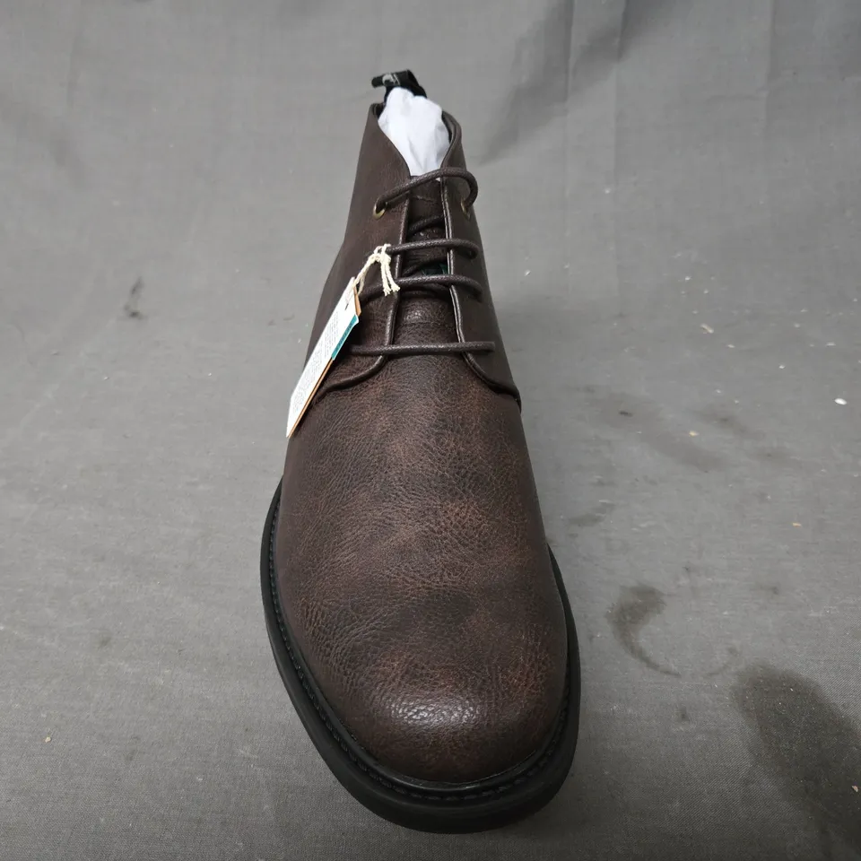 BOXED PAIR OF V.GAN CHUKKA SHOES IN BROWN EU SIZE 42