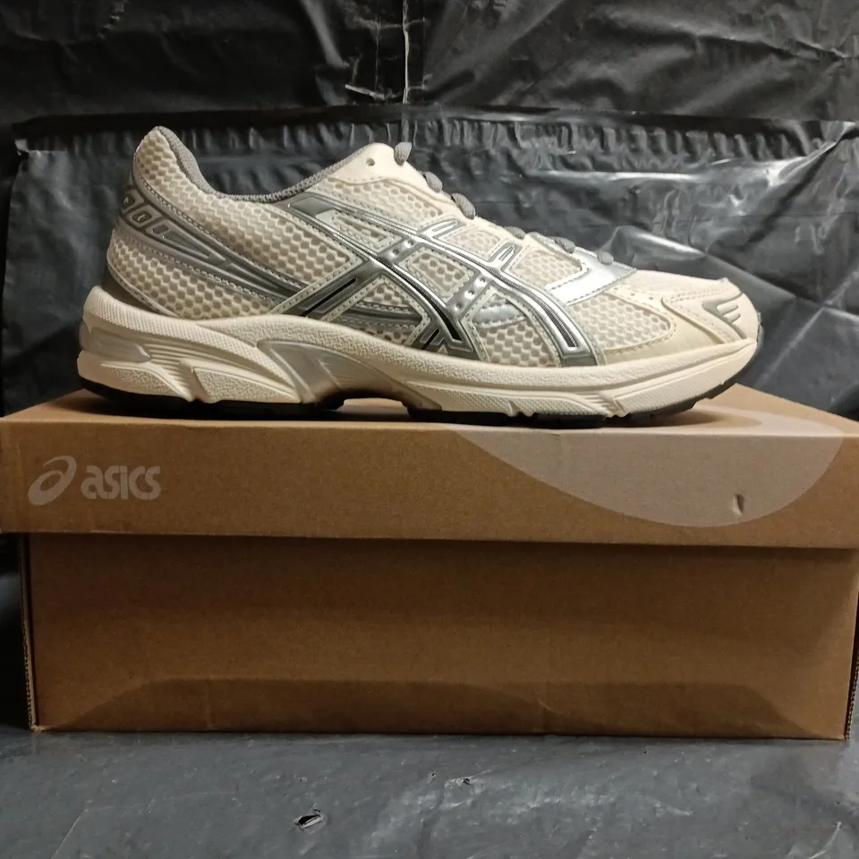 BOXED PAIR OF ASICS GEL-1130 TRAINERS IN CREAM/CLAY GREY SIZE UK 6