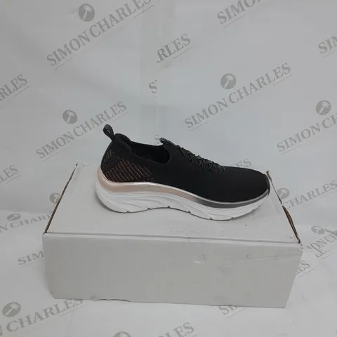 SKECHERS GLOW TRAINERS BLACK - SIZE 3.5