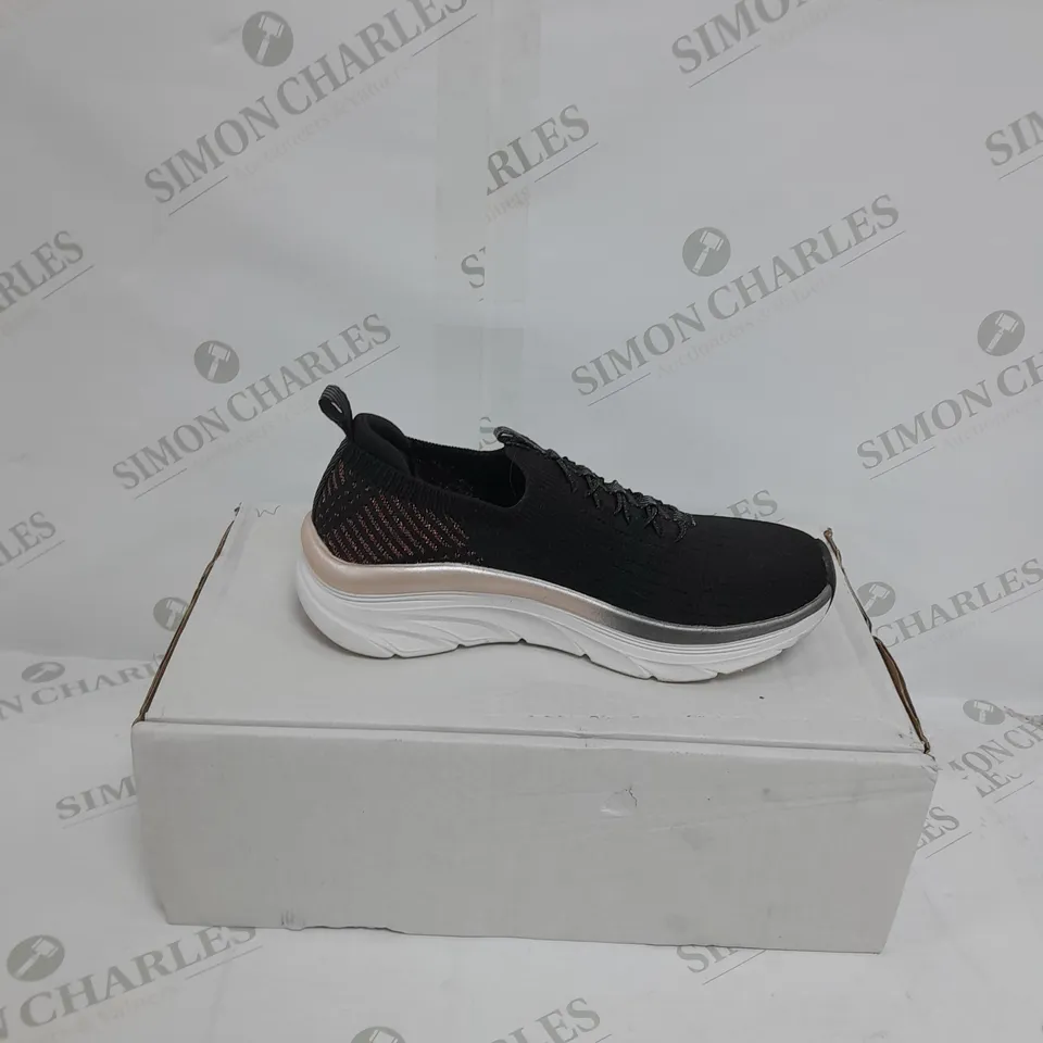 SKECHERS GLOW TRAINERS BLACK - SIZE 3.5