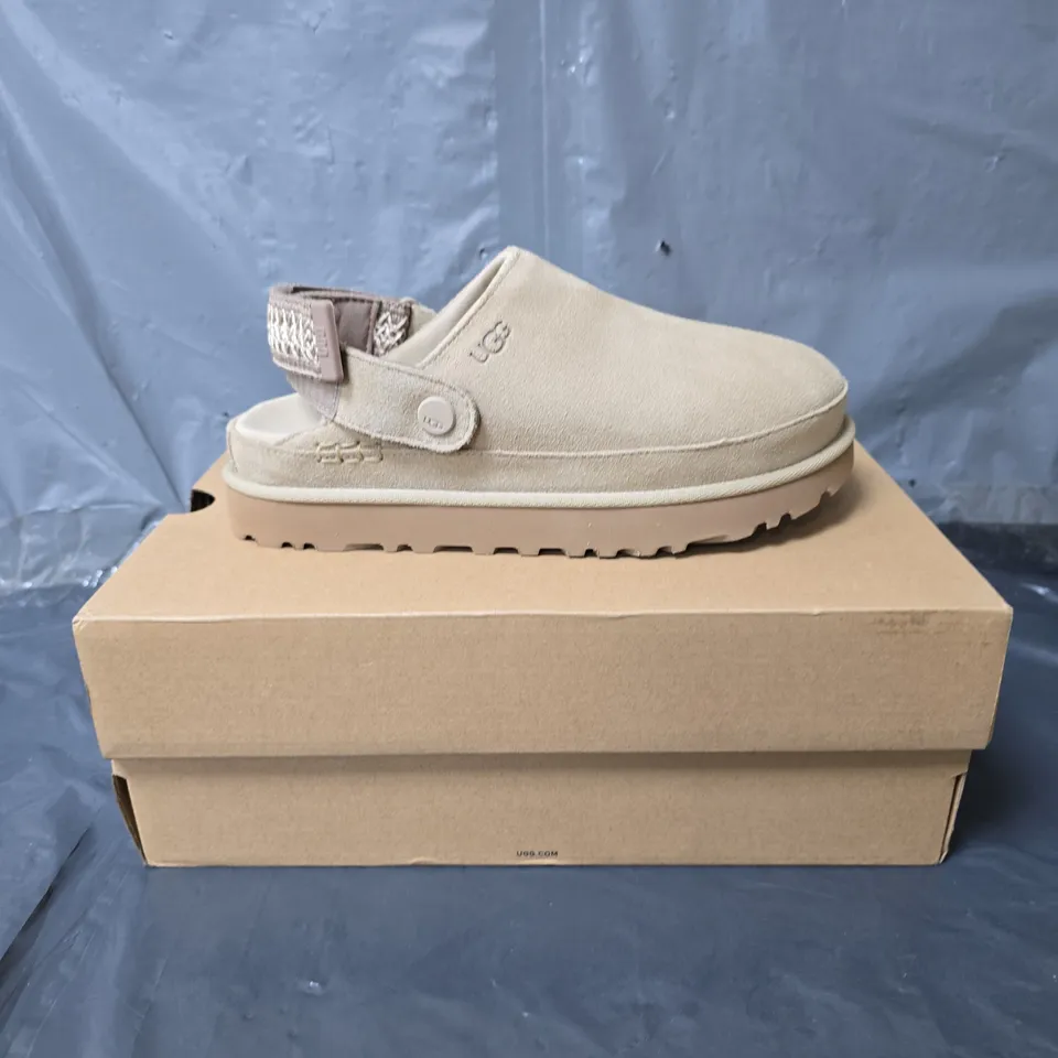 UGG GOLDENSTAR CLOGS - BEIGE - SIZE 5