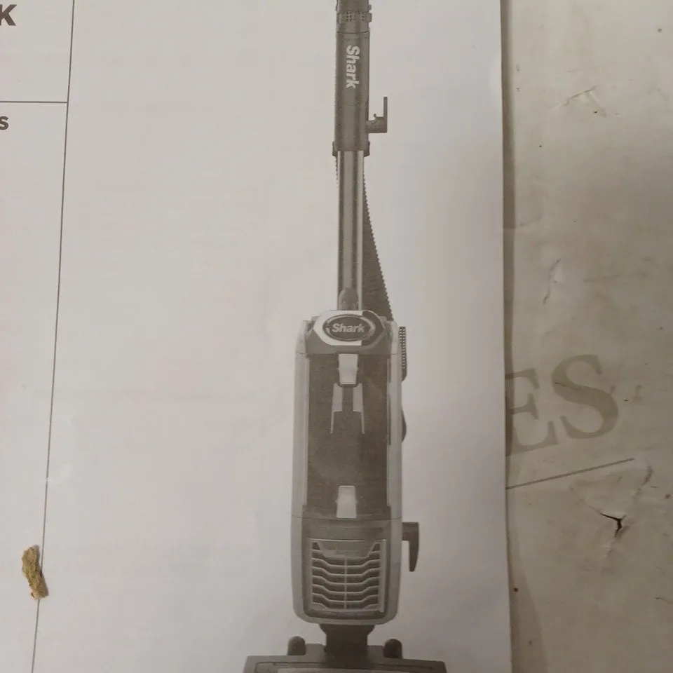 SHARK CORDED VACUUM WITH ANTI HAIR WRAP