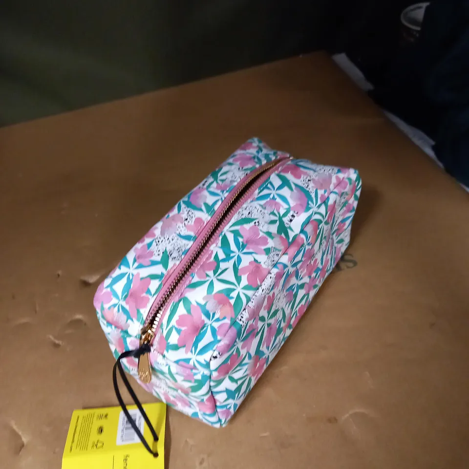 FENELLA SMITH FLOWERED DESIGN WASH BAG 