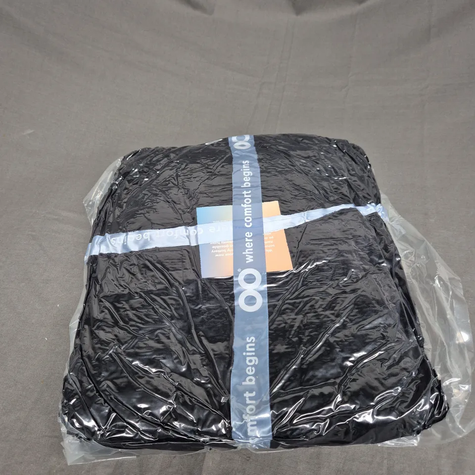 SEALED OODIE OVERSIZED HOODED BLANKET - BLACK