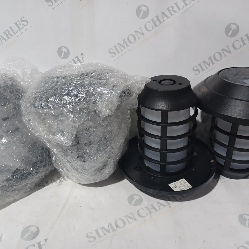 BOXED BELL & HOWELL SOLAR 21 LUMENS DUAL FUNCTION FLAME/ WHITE STAKE LIGHTS