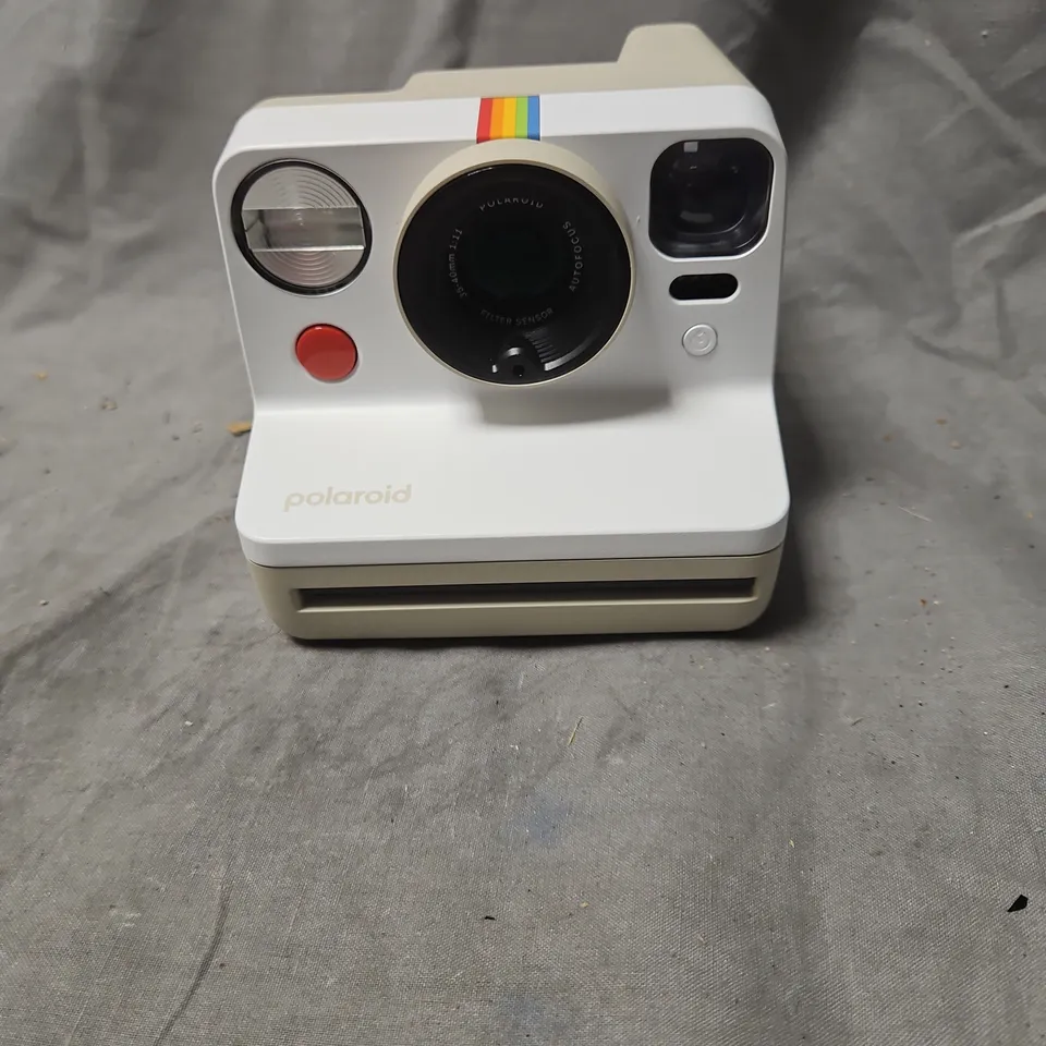POLAROID NOW INSTANT CAMERA – WHITE WITH RAINBOW STRIPE