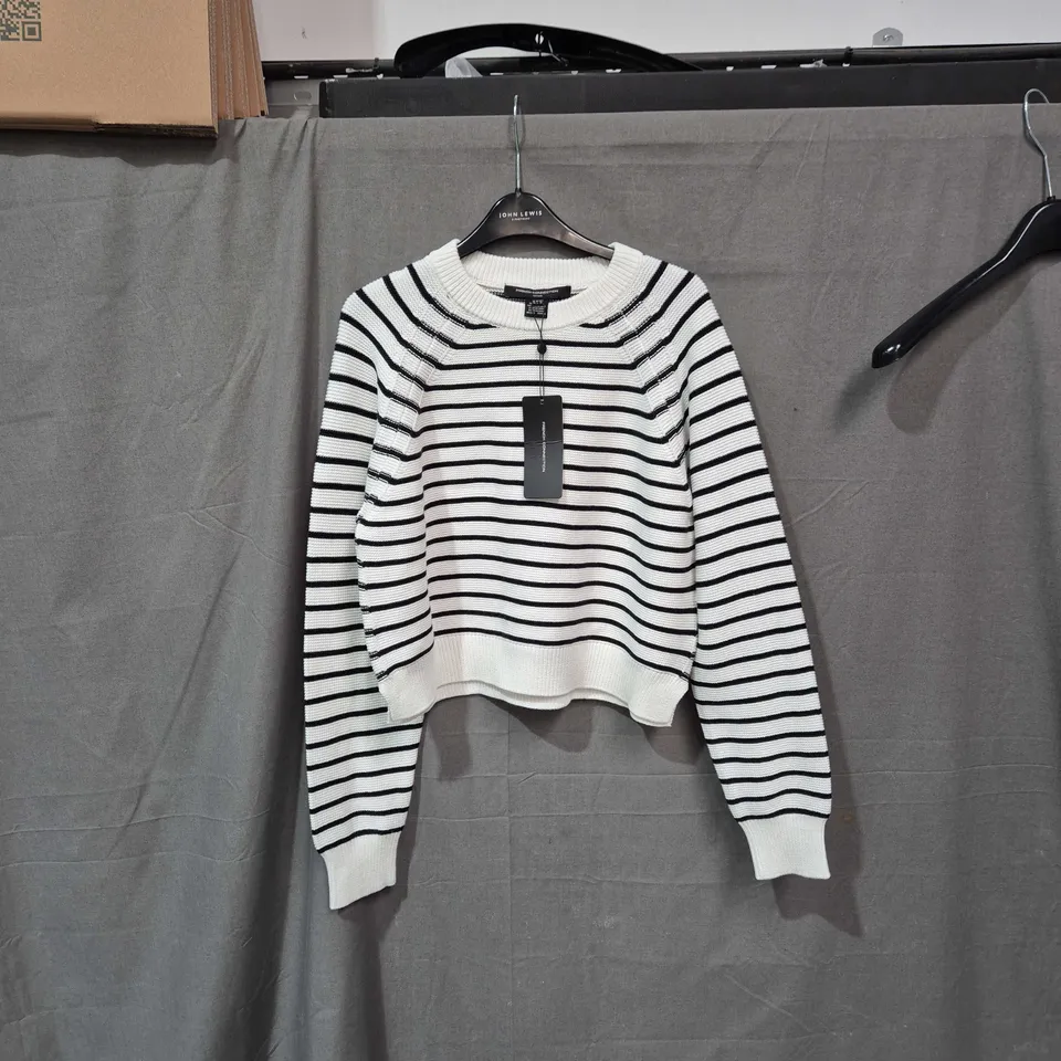FRENCH CONNECTION STRIPED KNIT JUMPER – WHITE WITH BLACK STRIPES SIZE 14