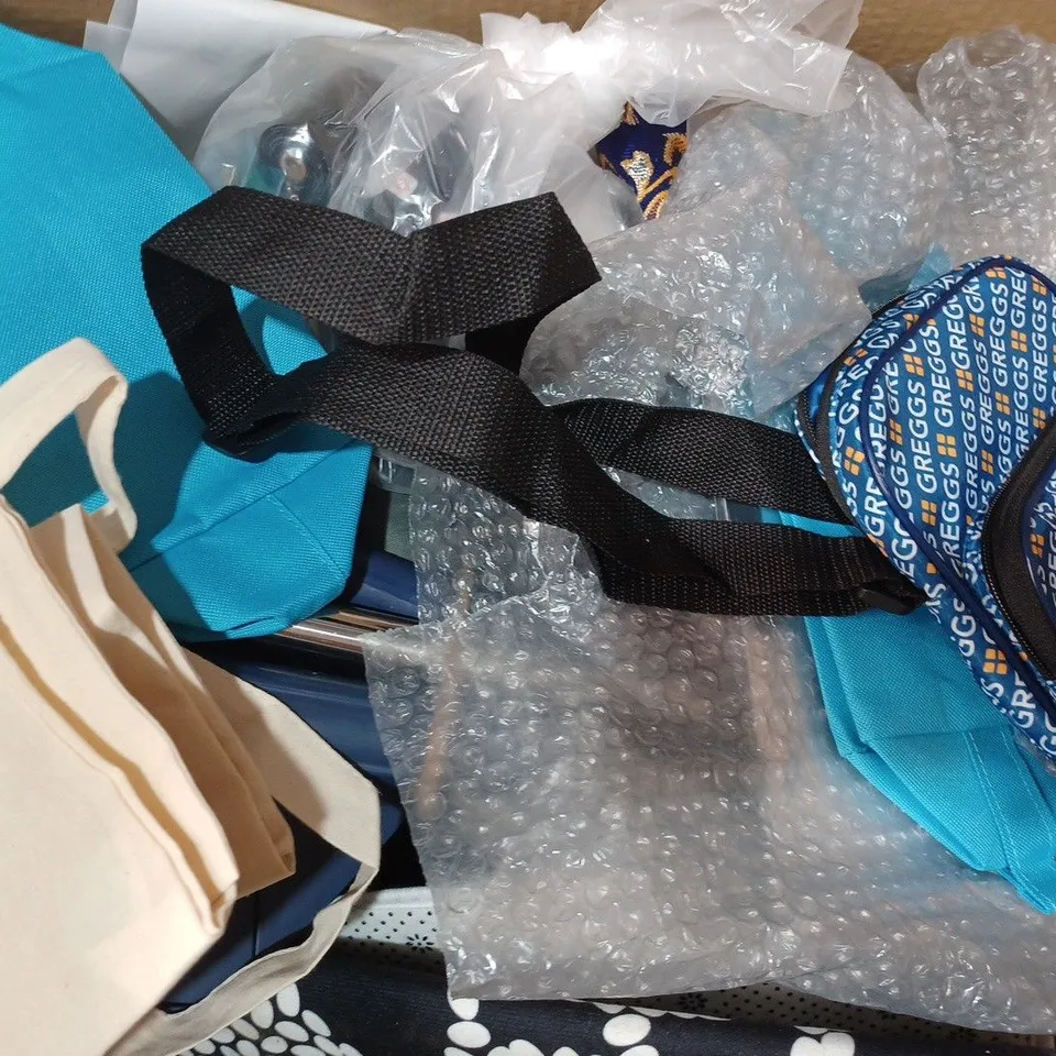 BOX OF APPROXIMATELY 20 ASSORTED HOUSEHOLD ITEMS TO INCLUDE DECORATIVE DOG ORNAMENT, WELDING MASK, ETC
