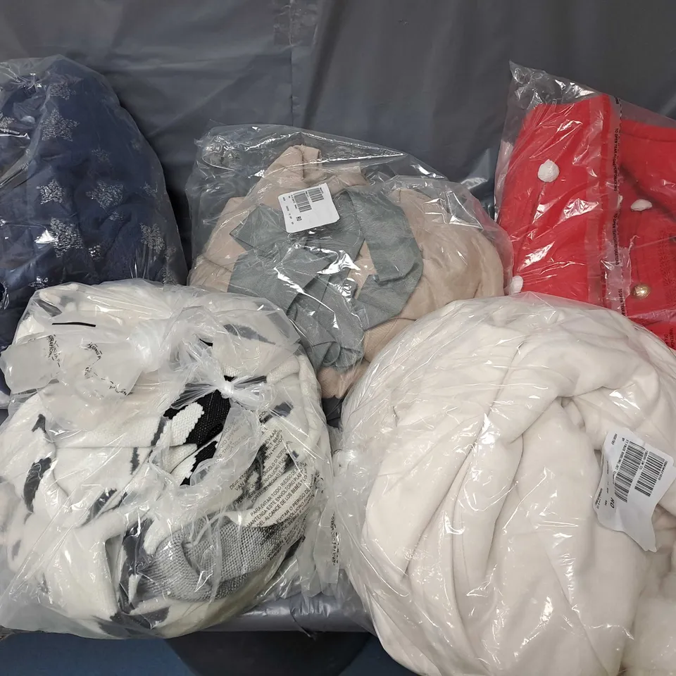 BOX OF APPROXIMATELY 10 ASSORTED CLOTHING ITEMS TO INCLUDE - JACKET , LOUNGE SET , PULLOVER ETC