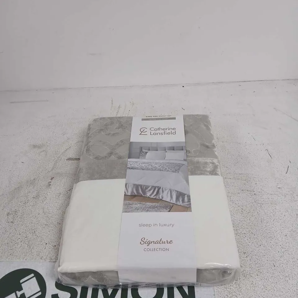 CATHERINE LANSFIELD KING SIZE DUVET SET LATTICE CUT VELVET