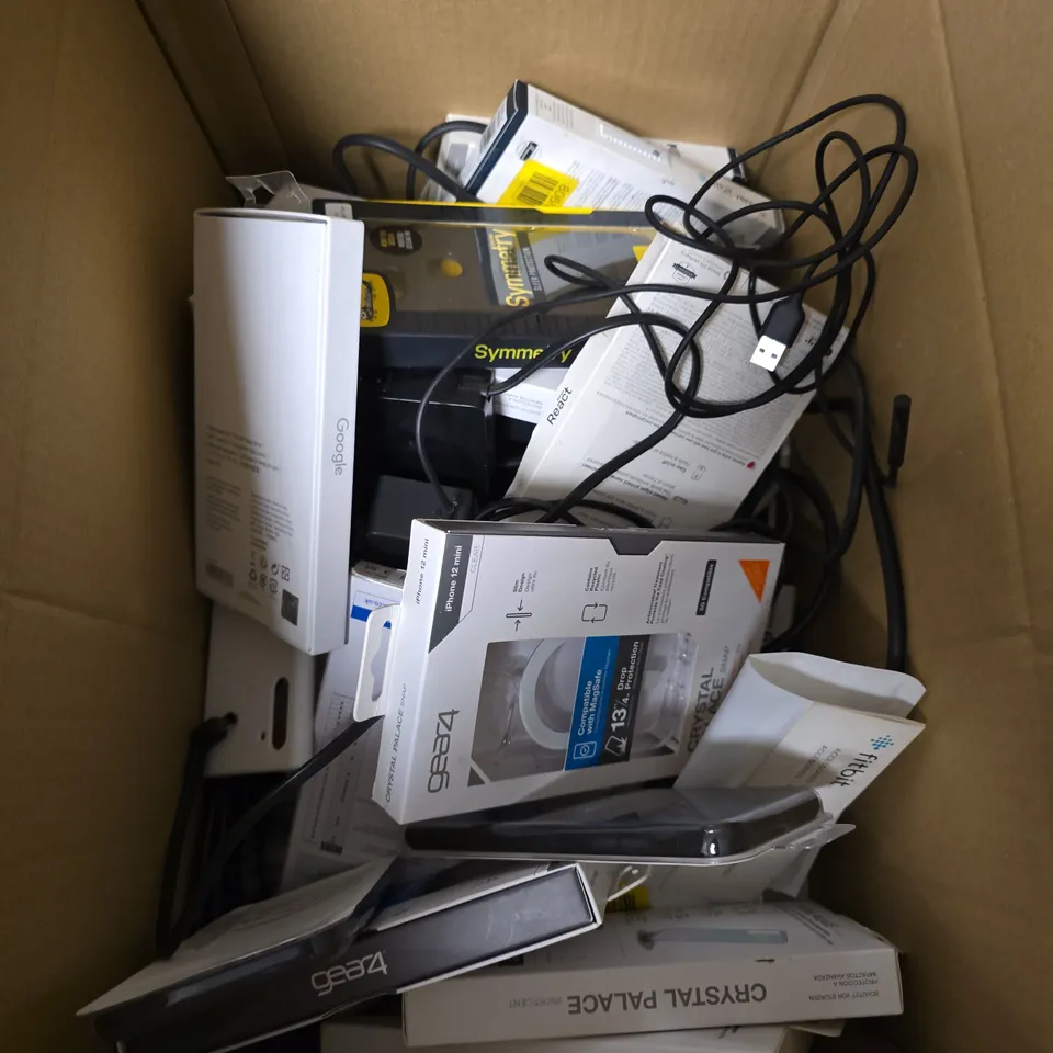 BOX OF APPROX 15 ASSORTED ELECTRICAL ITEMS & ACCESSORIES TO INCLUDE - CALCULATOR - PS5 FIFA22- KEYBOARD - ETC