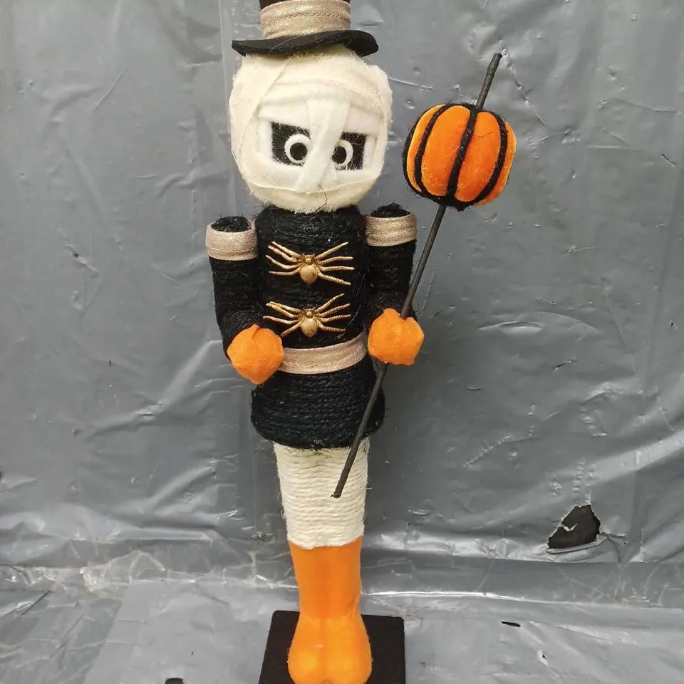 HALLOWEEN MUMMY NUTCRACKER RRP £27.99