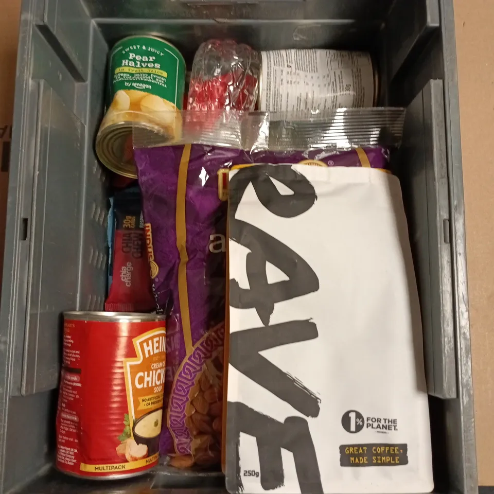 APPROXIMATELY 12 ASSORTED FOOD AND DRINKS ITEMS TO INCLUDE - 330ML COKE ZERO, FARMHOUSE BISCUITS HONEY & OAT, CAWSTON PRESS GINGER BEER 330ML ETC 