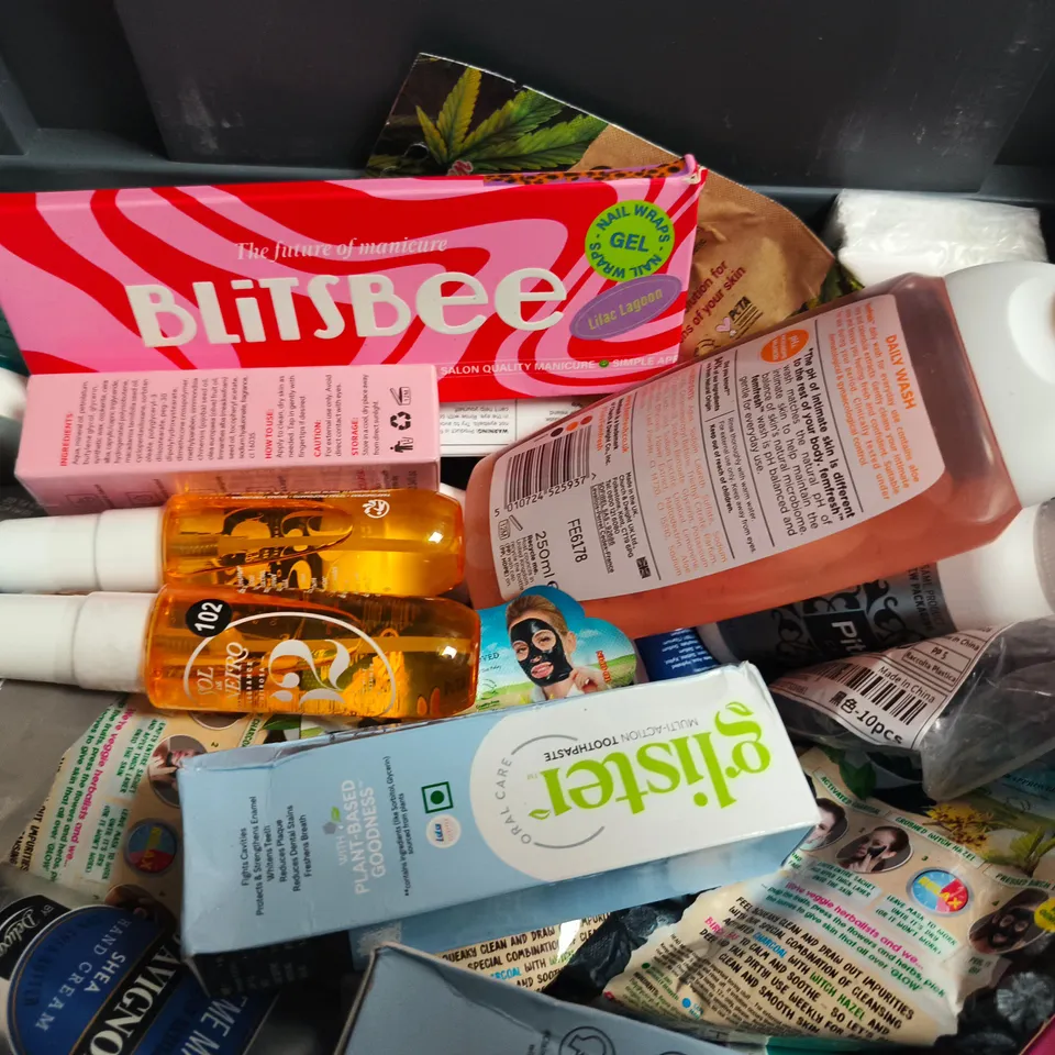 APPROX 12 ASSORTED BEAUTY PRODUCTS TO INCLUDE ELEMIS TONER, KERASTASE SHAMPOO, ORIGINAL SOURCE SHOWER GEL, ETC 