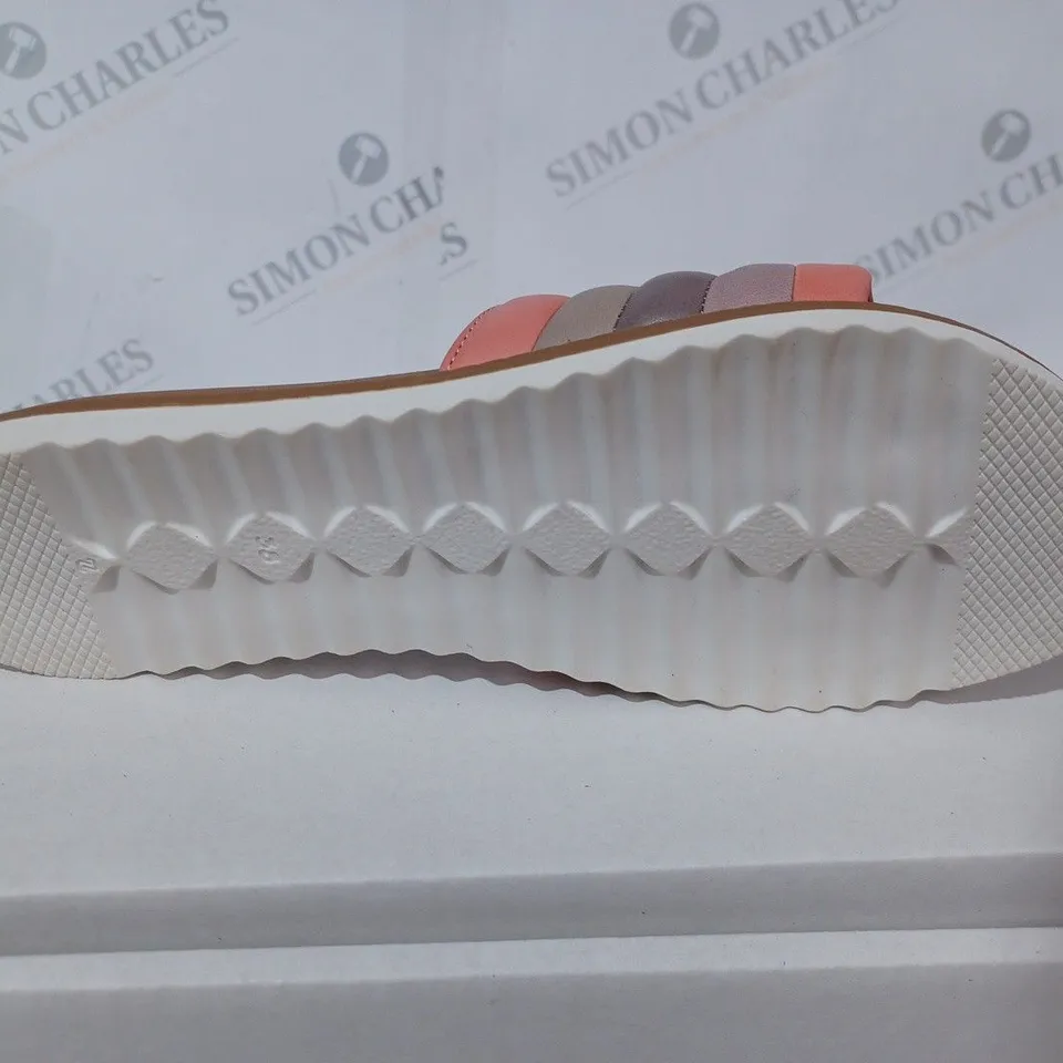 BOXED ADESSO SANDOLS SIZE 5