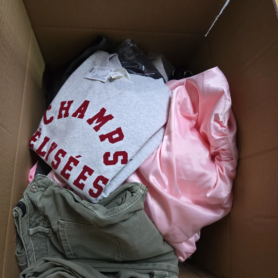 LARGE BOX OF ASSORTED CLOTHING ITEMS IN VARIOUS SIZES, STYLES AND COLOUR 