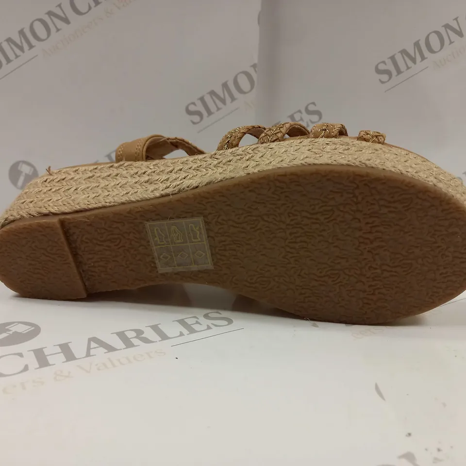PAIR OF BELLISSIMO PLATFORM ESPADRILLES UK SIZE 4