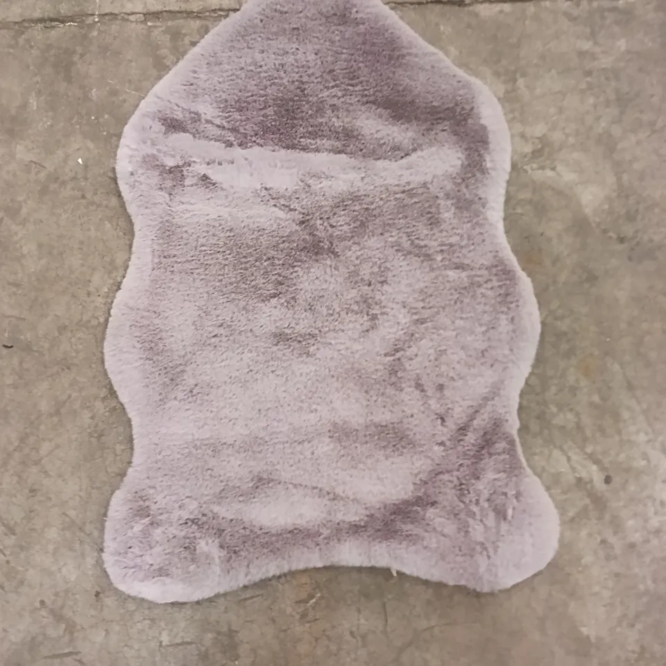 STILLAGE OF ASSORTED QUALITY RUGS APPROXIMATELY 18