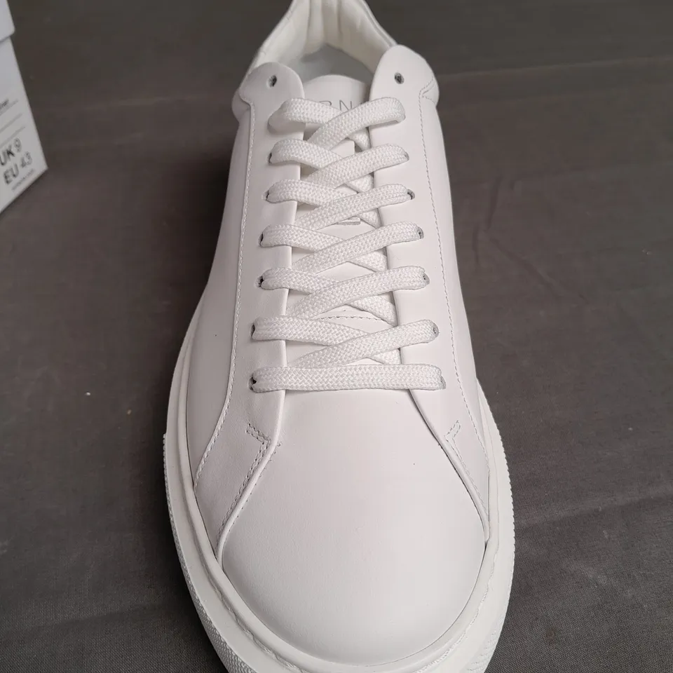 BOXED PAIR OF ARNE ESSENTIAL WHITE LEATHER TRAINERS SIZE UK 9