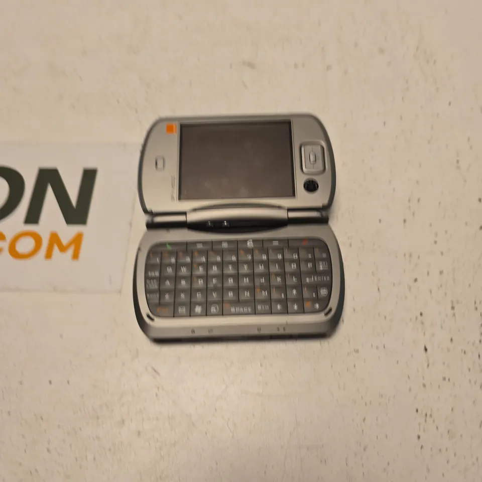 VODAFONE SPV M5000 SMARTPHONE WITH SLIDE-OUT QWERTY KEYBOARD