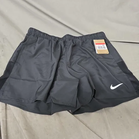 NIKE LOGO CASUAL SHORTS - SIZE L