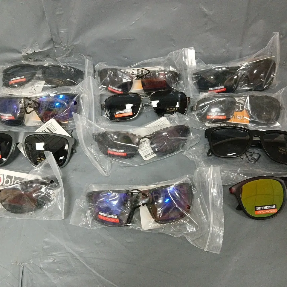 APPROXIMATELY 40 ASSORTED FASHION GLASSES BY OBJECT IN VARIOUS STYLES AND SIZES