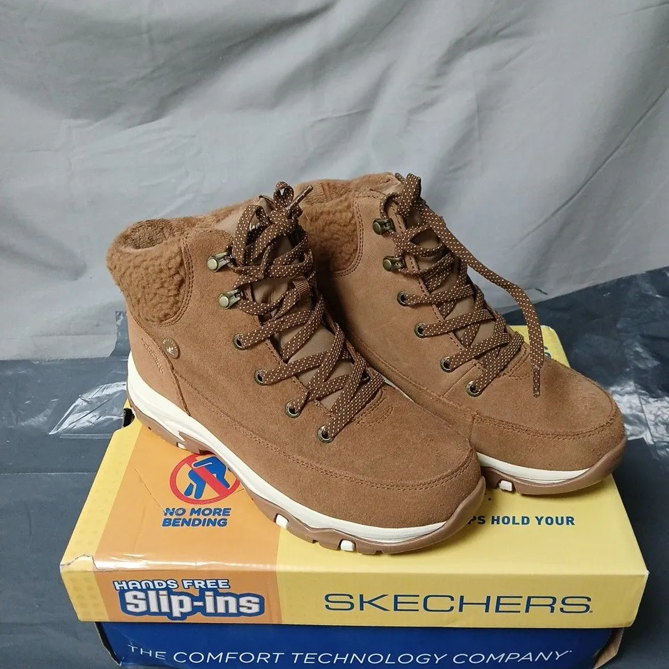 SKECHERS HANDS FREE SLIP INS BROWN ANKLE BOOTS SIZE 5 BOXED