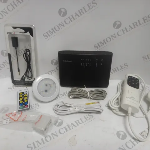 APPROXIMATELY 15 ASSORTED ELECTRICAL PRODUCTS TO INCLUDE BATTERY LIGHT BULB, 3.5MM AUDIO CABLE SET, ETHERNET CABLES ETC