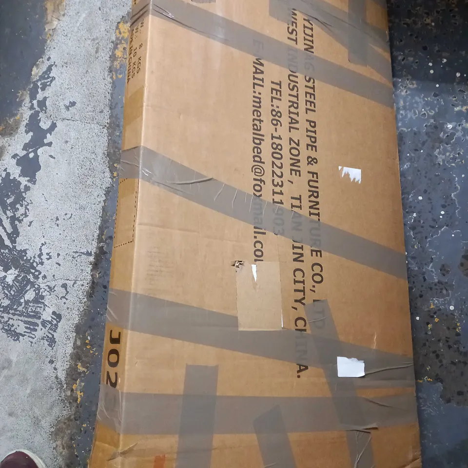 BOXED BLACK STEEL/PIPE SIMPLE SINGLE BED