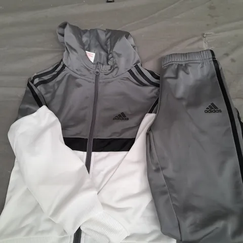 ADIDAS KIDS TRACKSUIT 5-6 YEARS